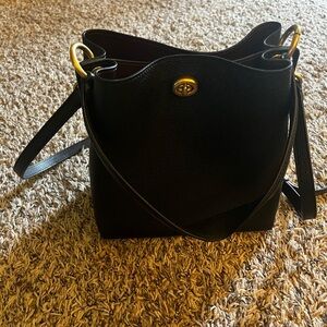 Elegant Black Leather Bucket Bag